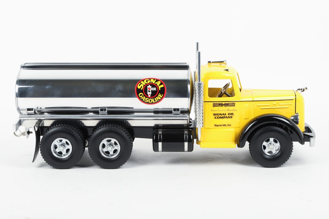 Fred Thompson Limited Edition Smith-Miller Signal Gasoline Oil Tanker (27/100) - 4