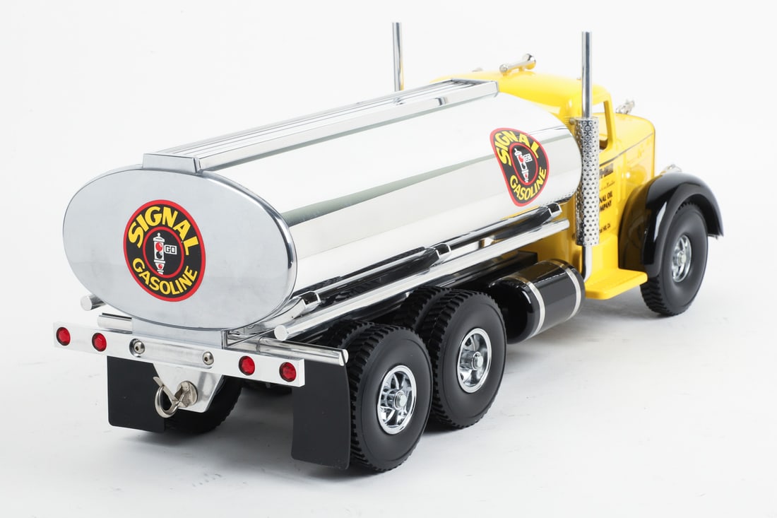 Fred Thompson Limited Edition Smith-Miller Signal Gasoline Oil Tanker (27/100) - 5