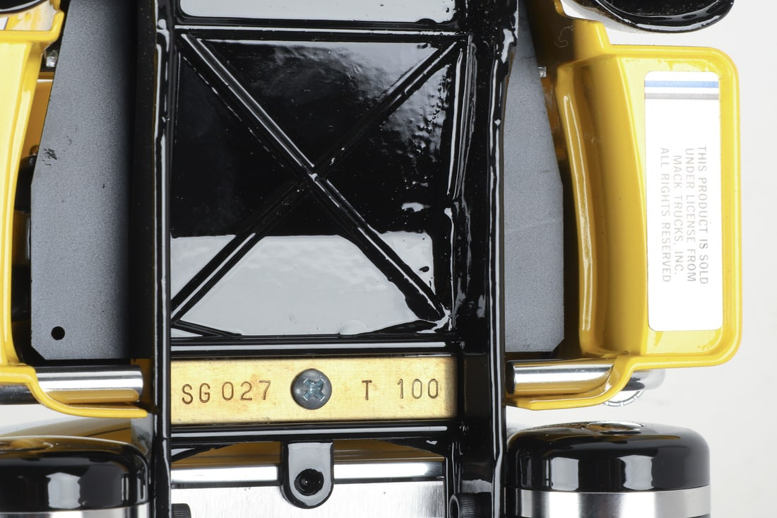 Fred Thompson Limited Edition Smith-Miller Signal Gasoline Oil Tanker (27/100) - 7