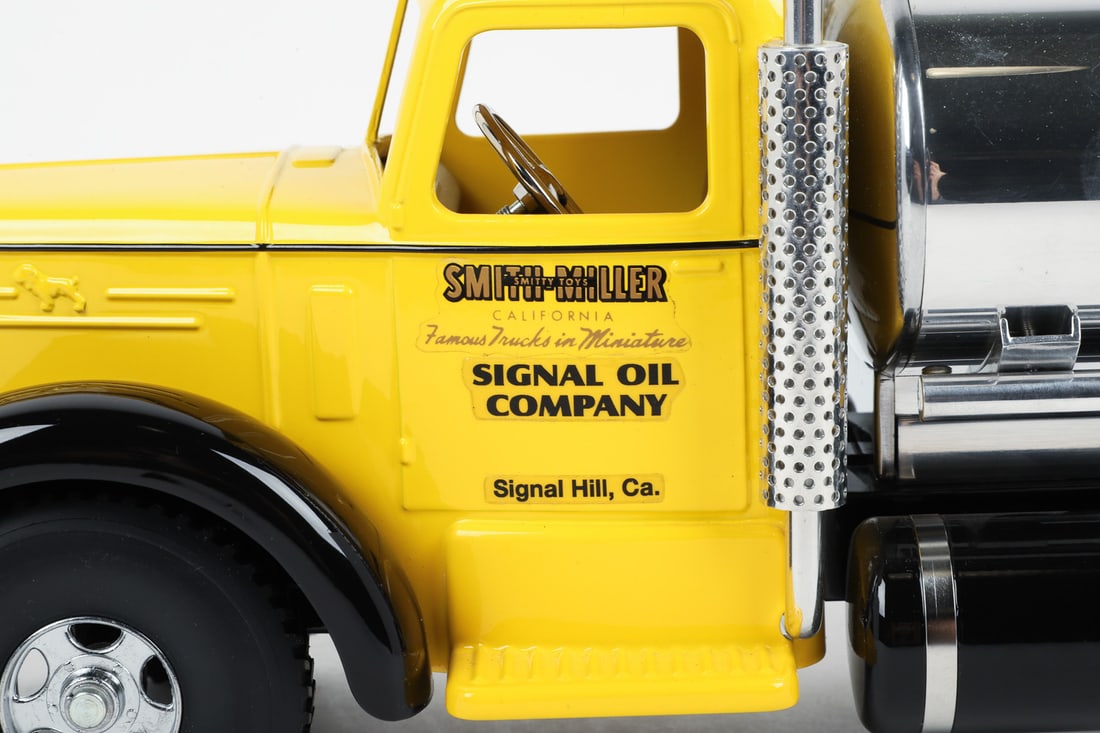 Fred Thompson Limited Edition Smith-Miller Signal Gasoline Oil Tanker (27/100) - 8