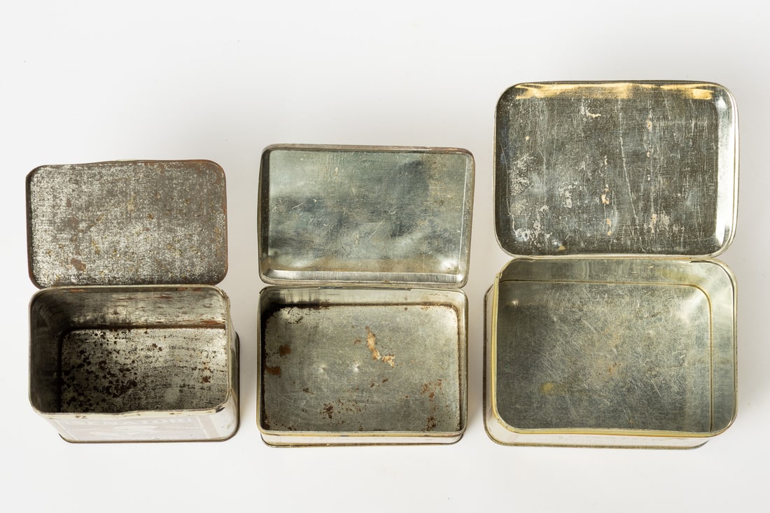 Senator Tobacco Tins and Match Strike - 10