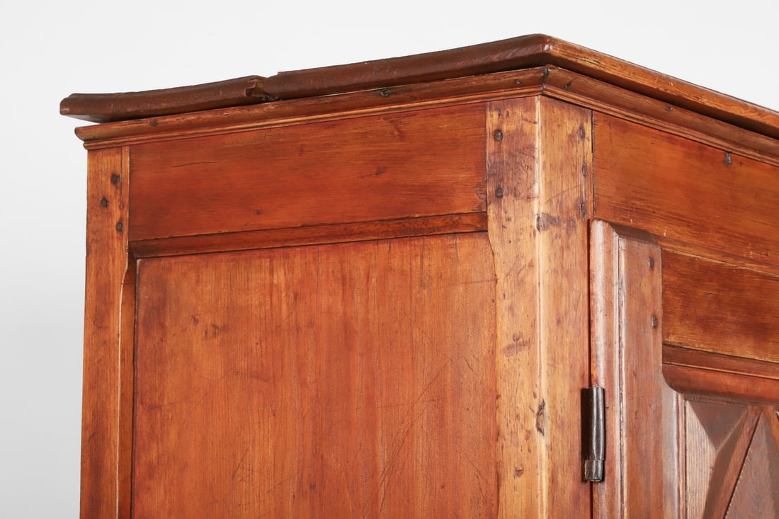 Quebec Diamond Point Armoire - 7