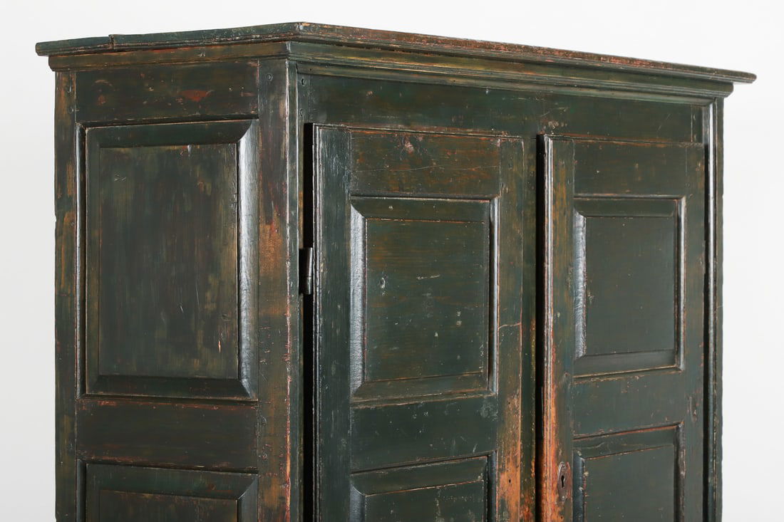 12-Panel Quebec Armoire - 7