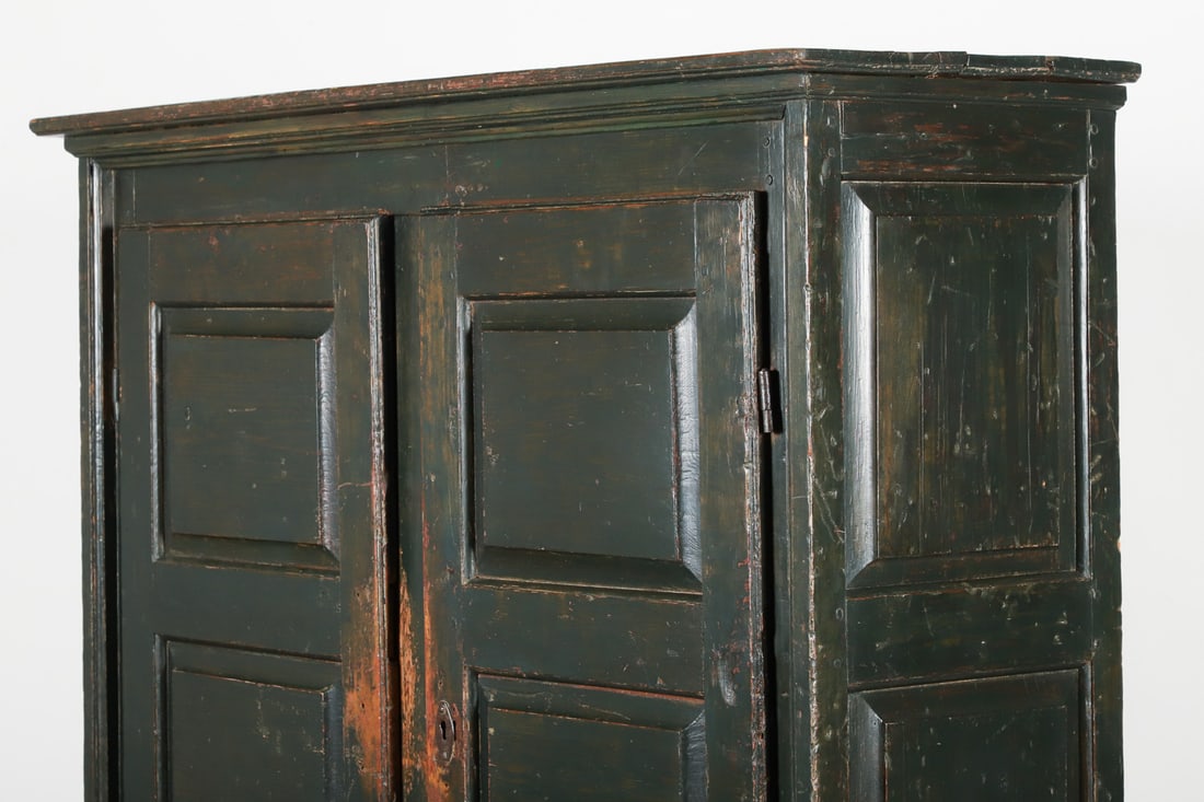 12-Panel Quebec Armoire - 8