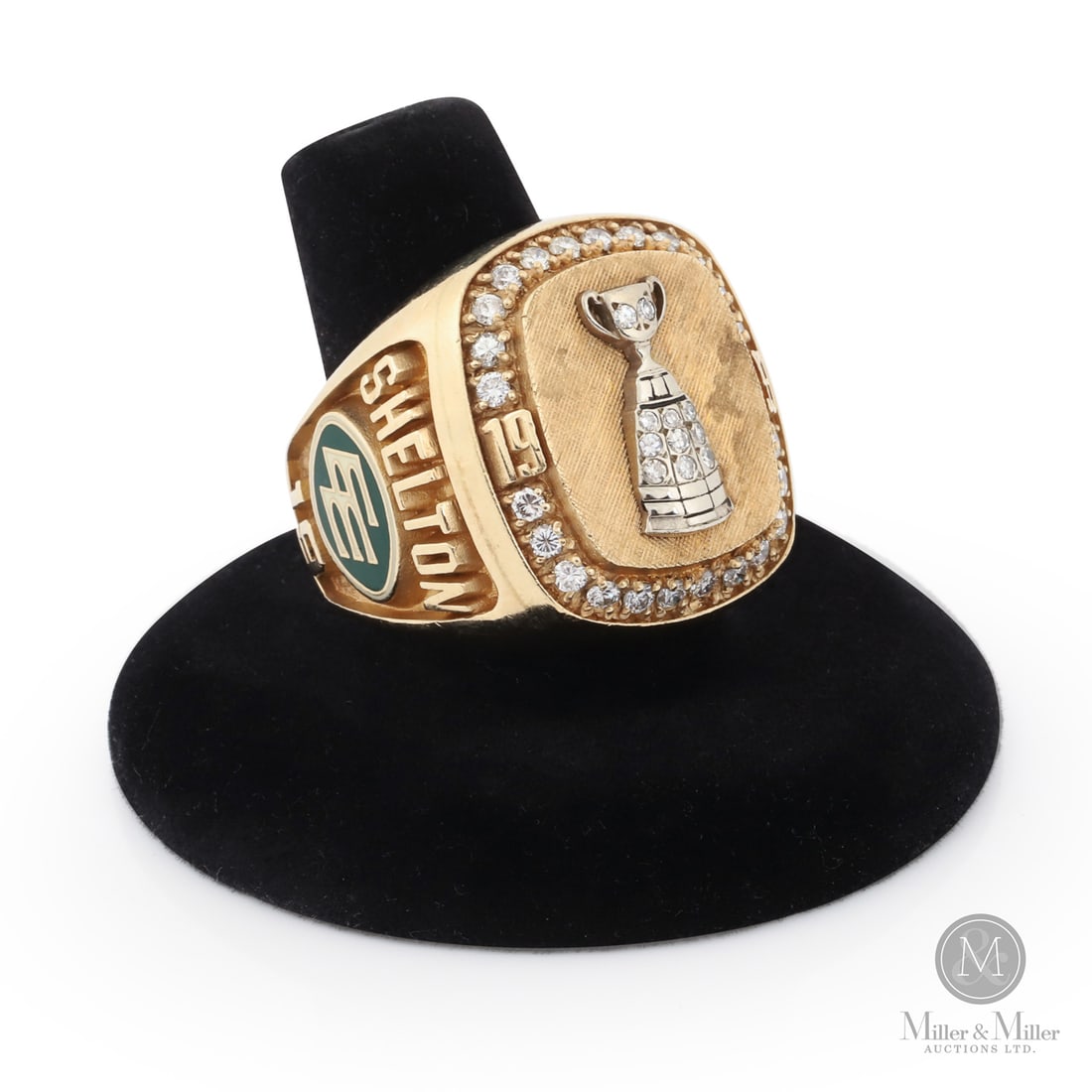 1993 Dave Shleton Edmonton Eskimos Grey Cup Ring: This Edmonton Eskimos' championship ring was issued to Dave Shelton for his contribution to the 1993 Grey Cup winning Edmonton Eskimos. The face of the ring is prominently adorned with an image of