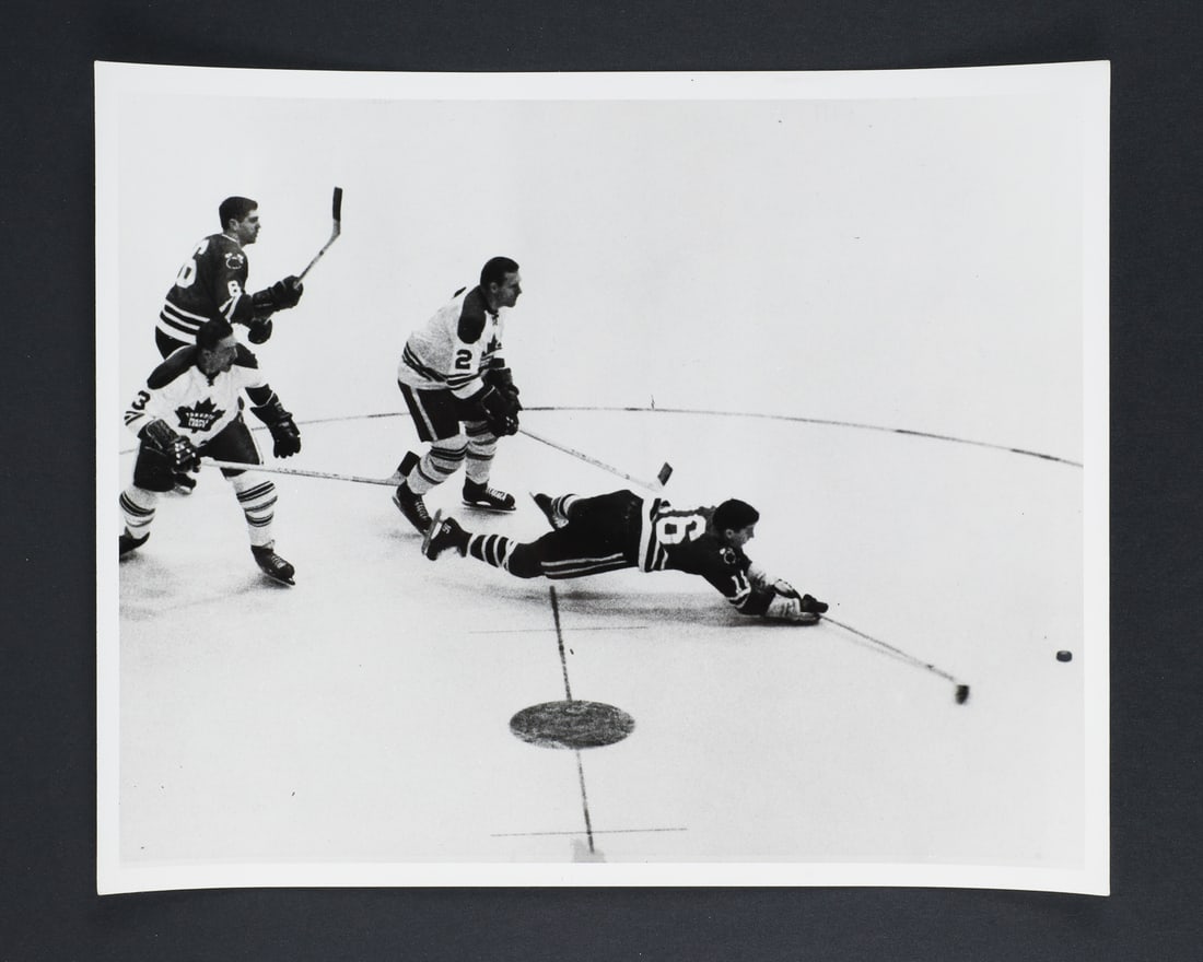 Collection of News Photos and Maple Leaf Gardens Framed Photos - 8