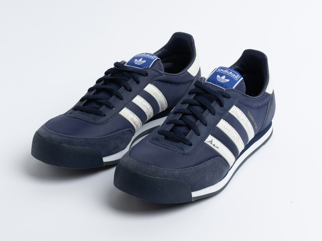 Terry Fox Replica Shoes Signed by Monumental Group of 12 - 5