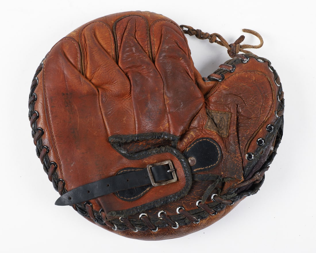 Early Baseball Catchers Gloves (6) - 10