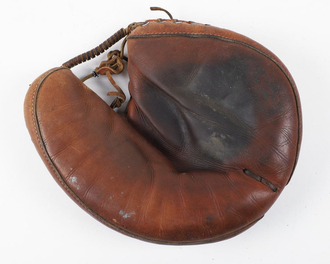 Early Baseball Catchers Gloves (6) - 17