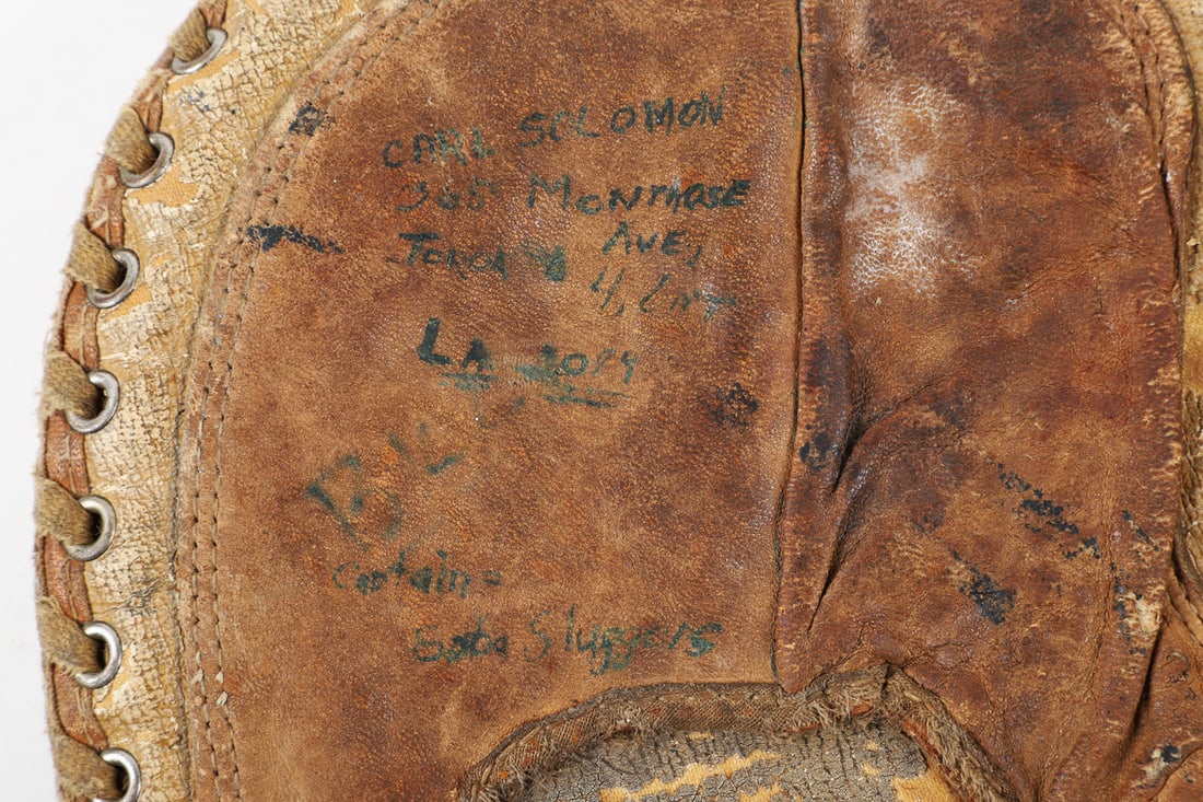 Early Baseball Catchers Gloves (6) - 3