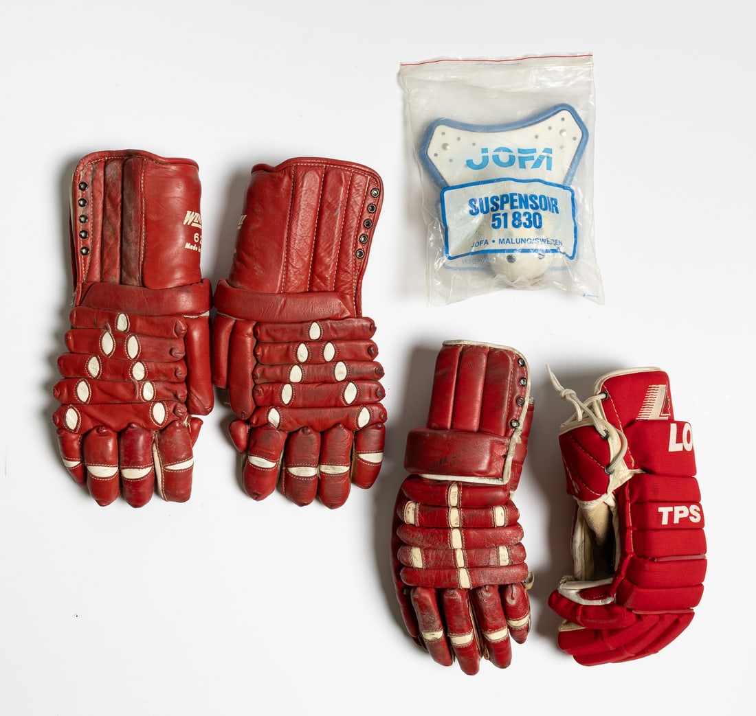 Gary Bergman Game Used Equipment and Bags - 8