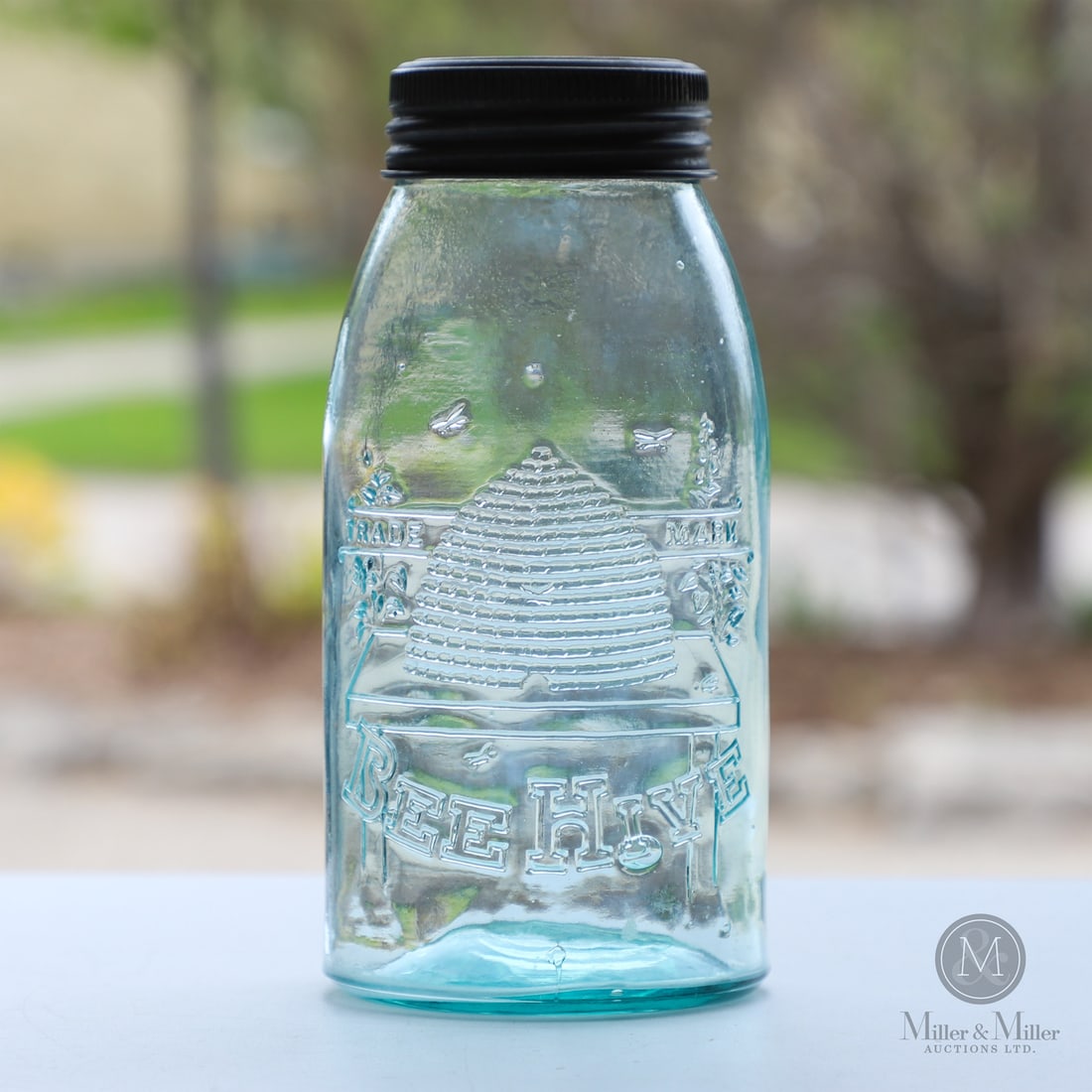 Beehive, 1/2 Gal: Size 9 1/4" x 4 3/8" base diameter. Medium Glass.