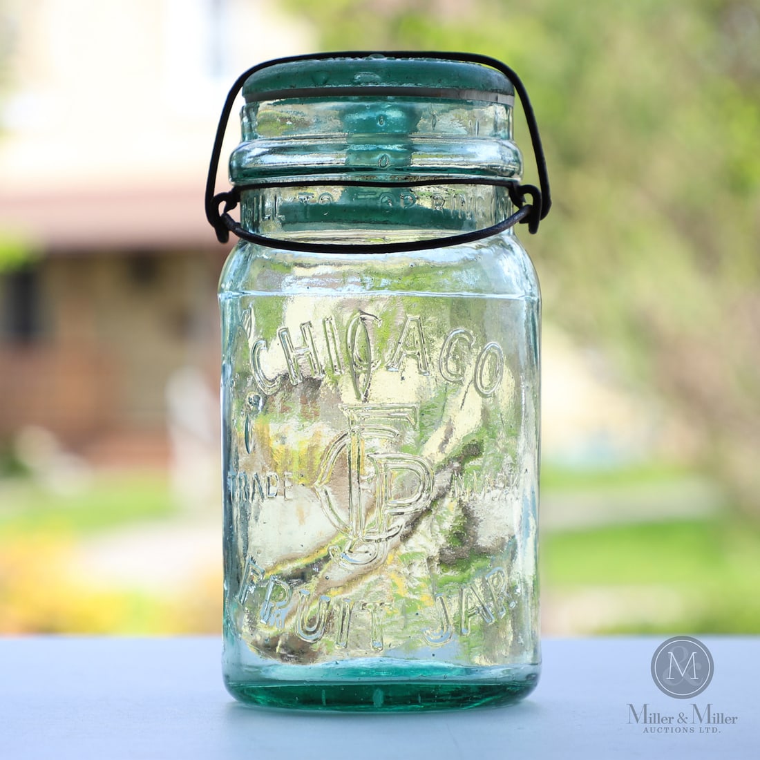 Chicago Fruit Jar, Quart: Size 7 1/4" x 4". Medium Glass.