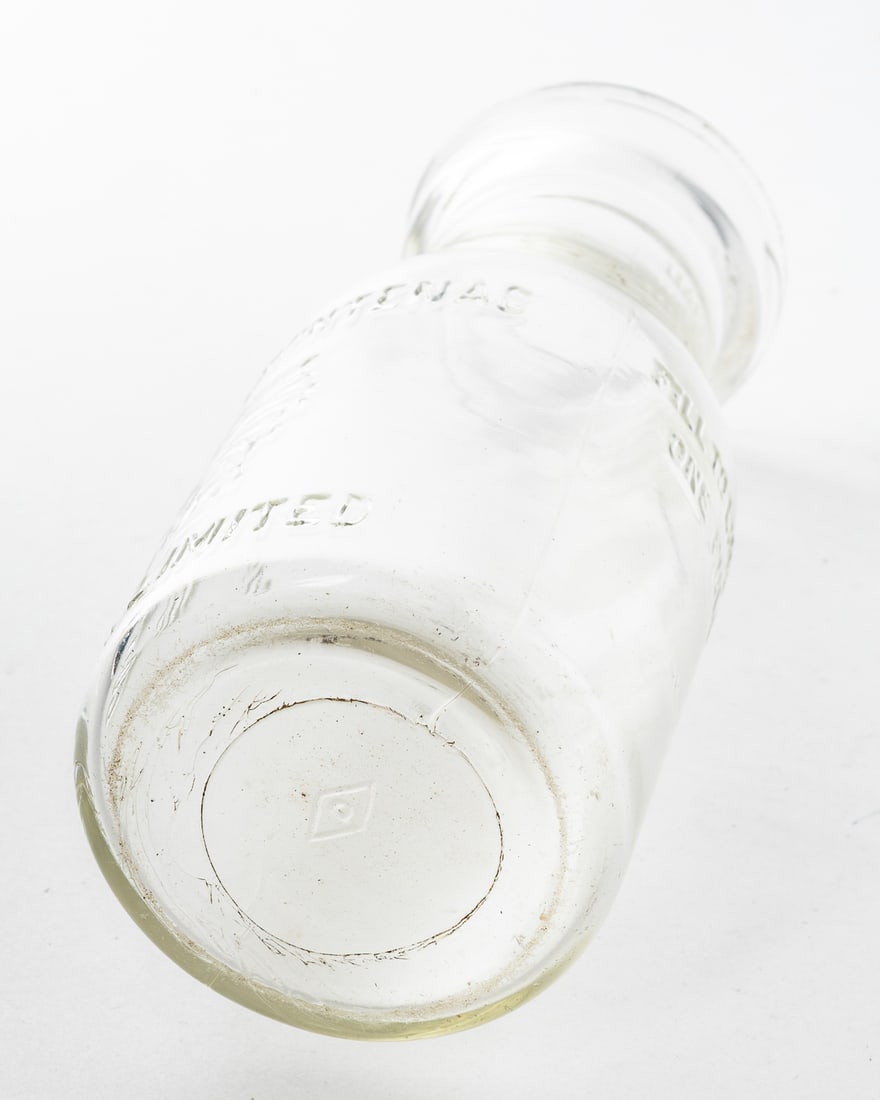 McColl-Frontenac Pint Oil Bottle - 8