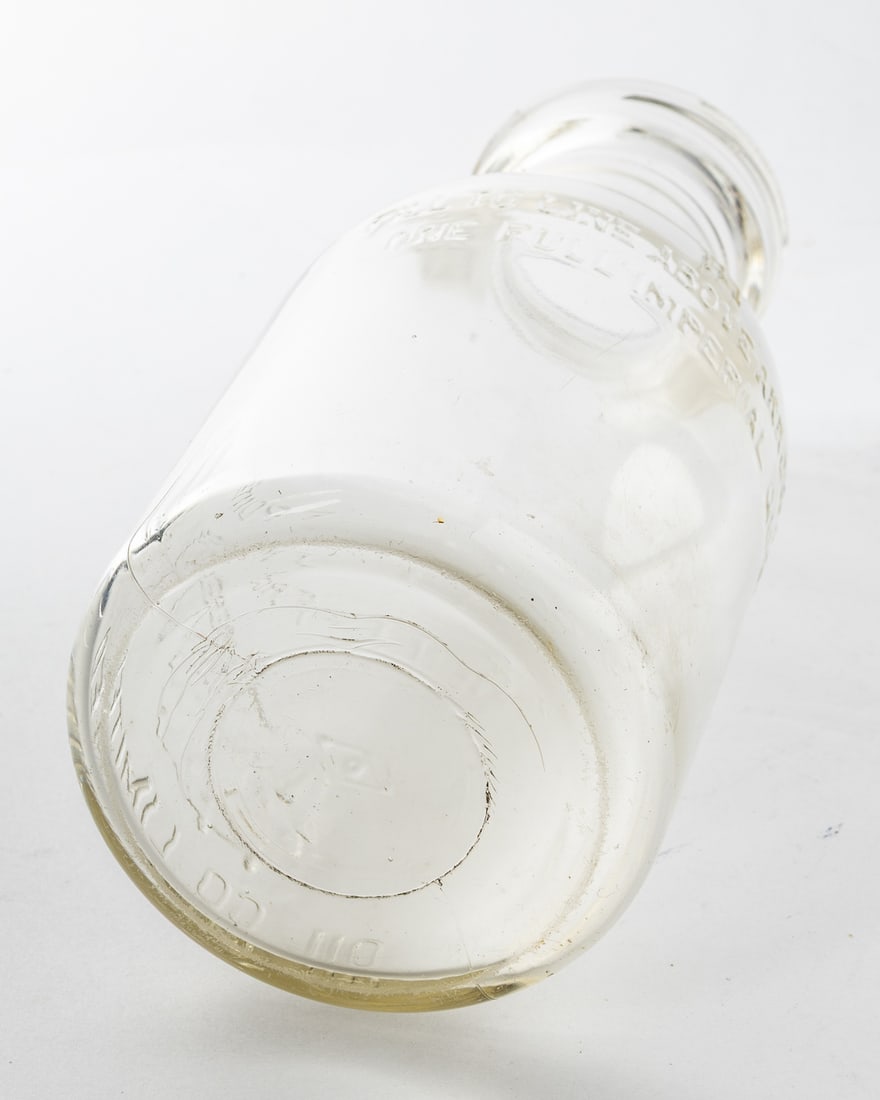 McColl-Frontenac Pint Oil Bottle - 8