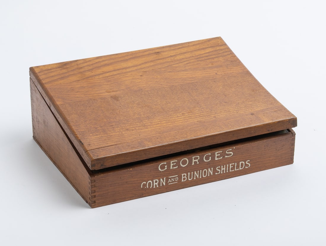 Georges' Corn and Bunion Shields Showcase Display - 4