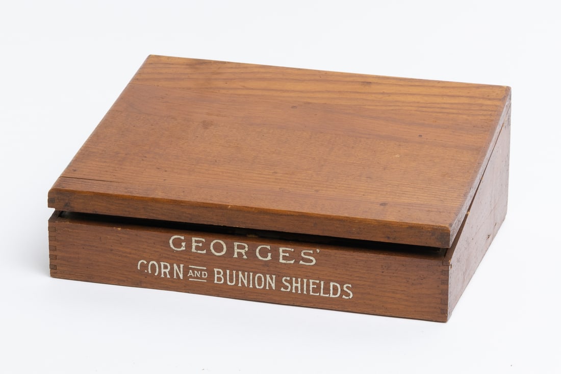 Georges' Corn and Bunion Shields Showcase Display - 5