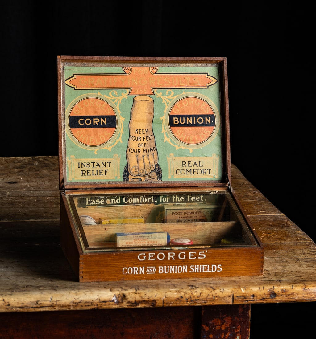 Georges' Corn and Bunion Shields Showcase Display - 8