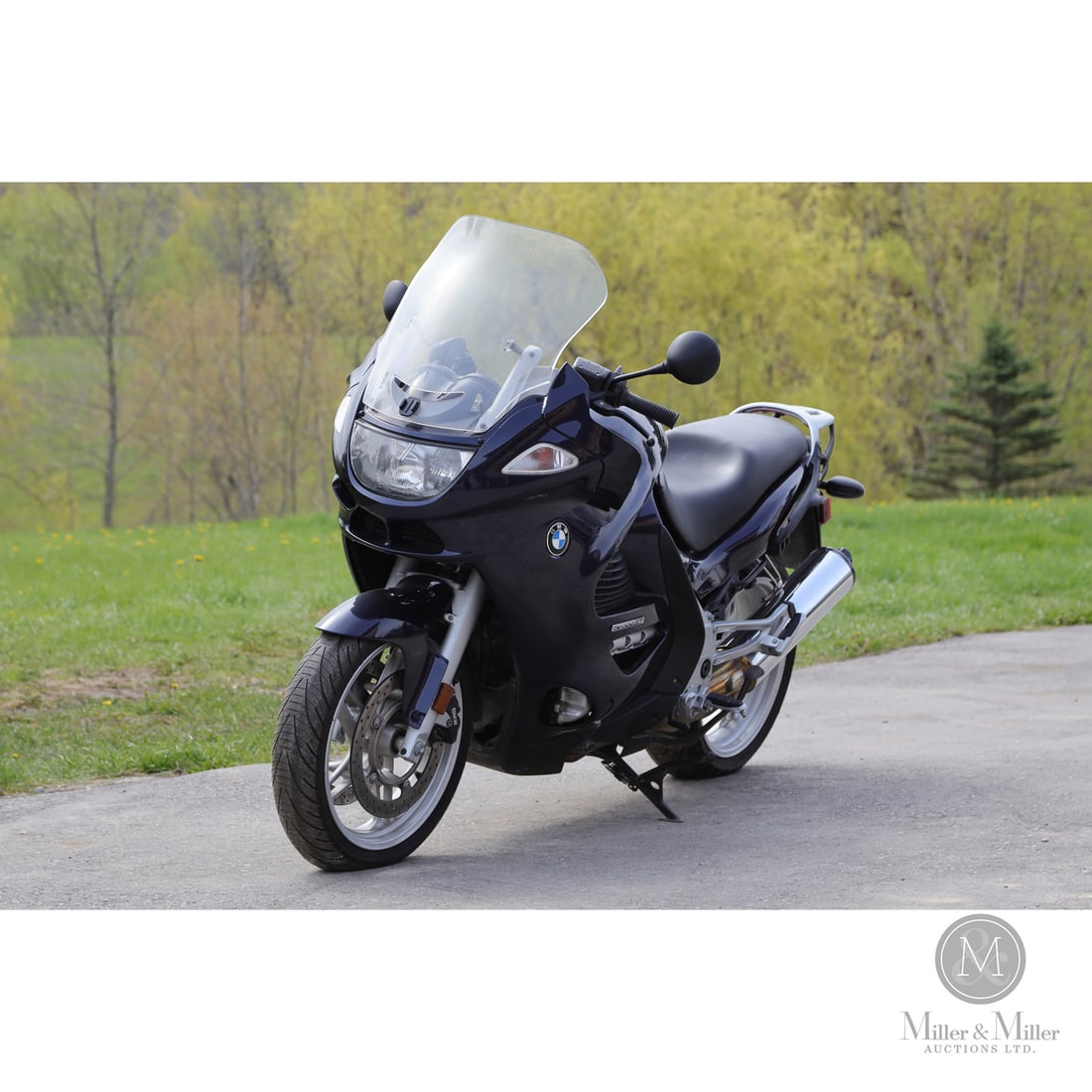 2000 BMW K1200RS: As the ultimate evolution of BMW’s iconic longitudinal engine architecture, the 2000 BMW K1200RS represents the absolute pinnacle of high-speed German sport-touring engineering. At its mechanical co