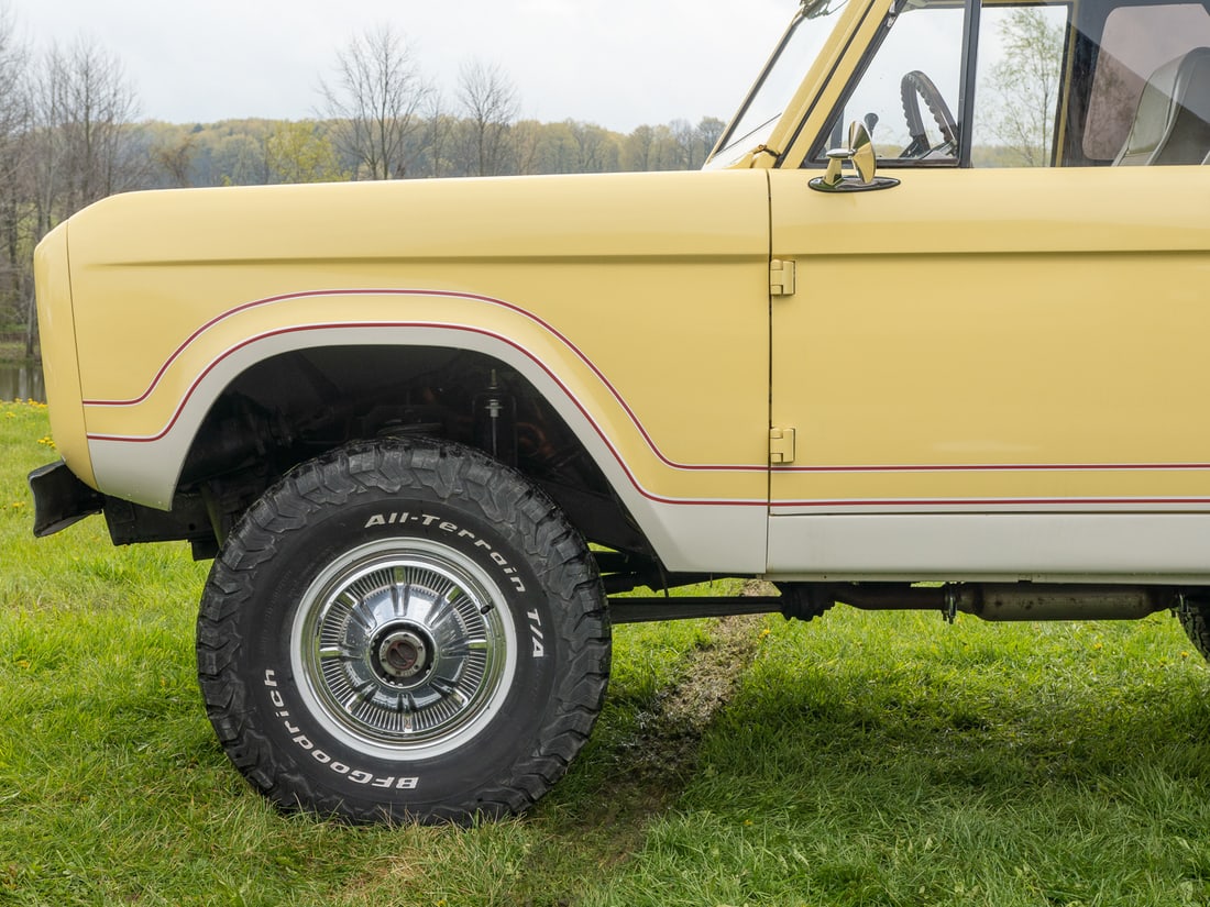 1973 Ford Bronco - 12