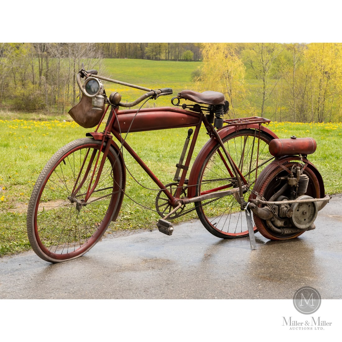 1916 Indian Bicycle with A.O. Smith Motor Wheel: Bridging the historic dawn of personal mobility, this magnificent 1916 Indian Bicycle with a Smith Motor Wheel is a highly coveted monument to early American innovation. Authenticated by its high five
