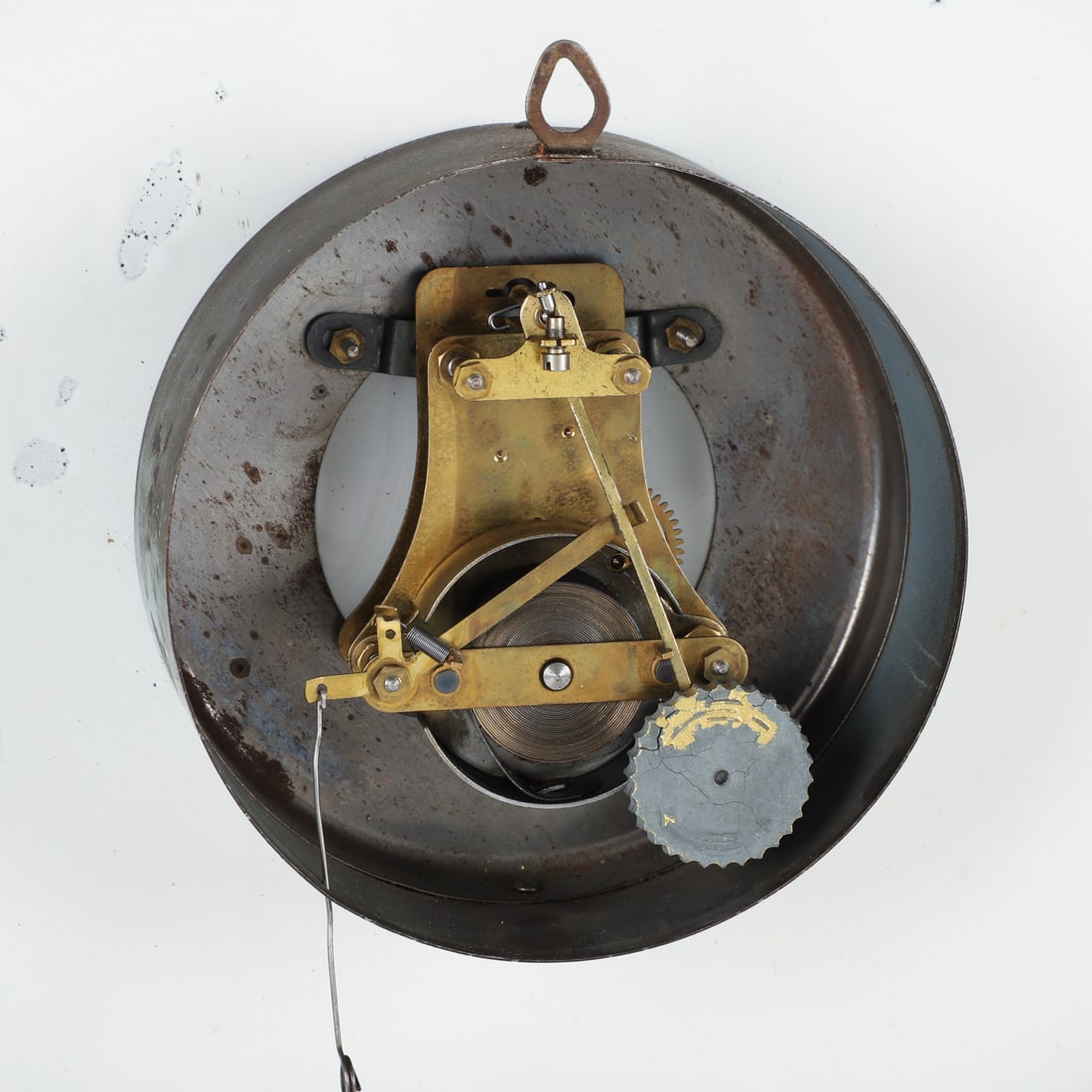 Ask For Labatt's Key Wind Clock - 5