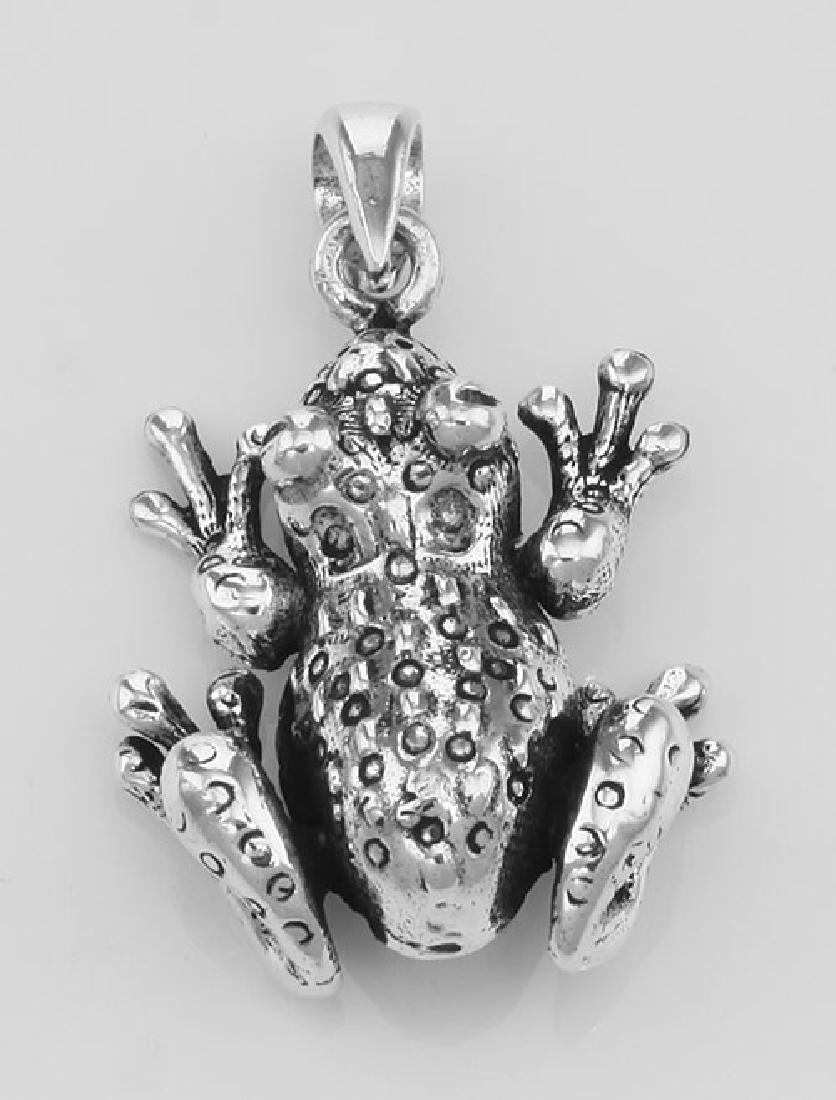 Frog Moveable Legs Charm Pendant - Movable - Sterling S: Frog Moveable Legs Charm Pendant - Movable - Sterling Silver **|**|** #CH-22 Sterling Silver Frog Moveable Legs Charm Pendant - Movable - This charm is new and a quality sterling silver collectible.Me