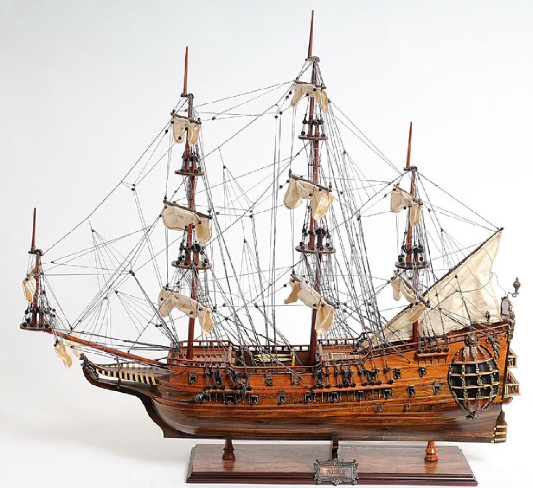 HAND MADE WOODEN FAIRFAX W/COA: HAND MADE WOODEN FAIRFAX W/COA **|**|** Dimensions: 78L x 19W x 85H (cm) Description: Display this Royal Navy HMS Fairfax of Commonwealth of England right in your own home or office! The Fairfax built