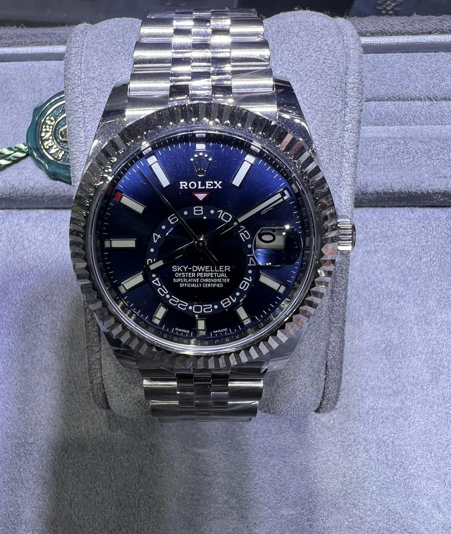 BRAND NEW 2022 SKYDWELLER ROLEX 41MM COMES WITH BOX AND: BRAND NEW 2022 SKYDWELLER ROLEX 41MM COMES WITH BOX AND PAPER -- BRAND NEW 2022 SKYDWELLER ROLEX 41MM COMES WITH BOX AND PAPER #IRS90461v7