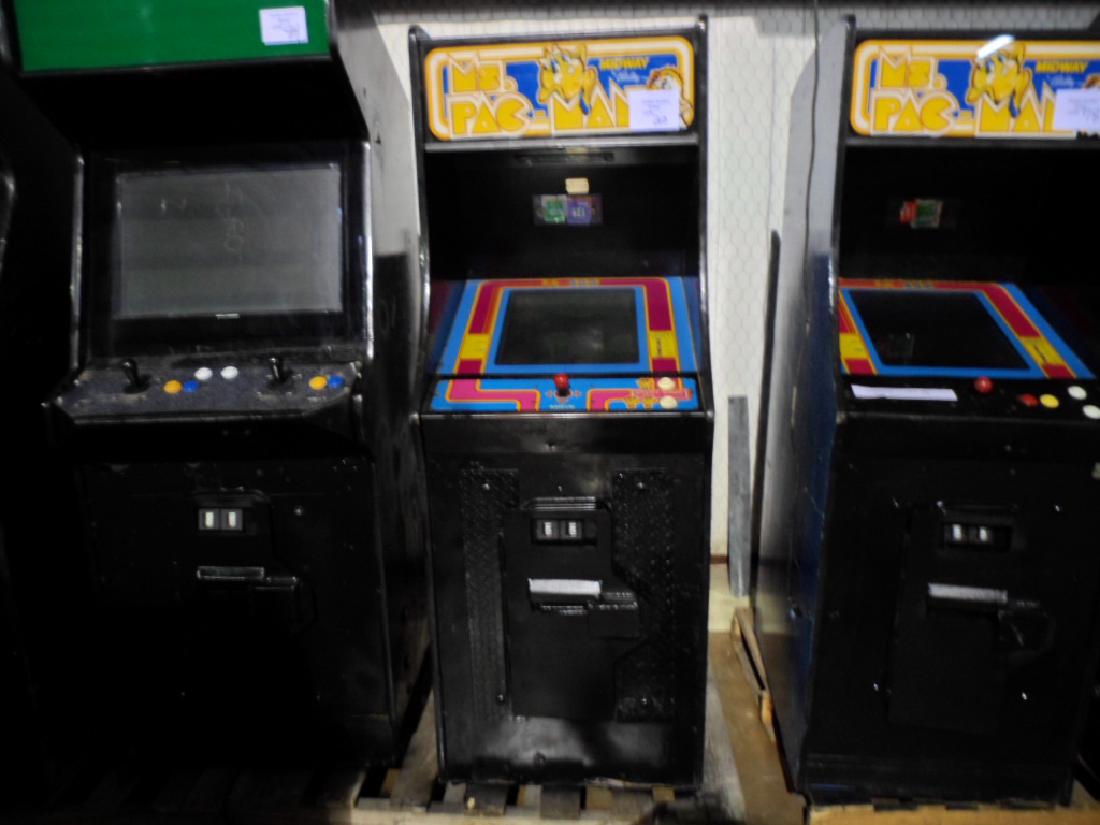 MS. PAC-MAN ARCADE VIDEO GAME (1 of 8)