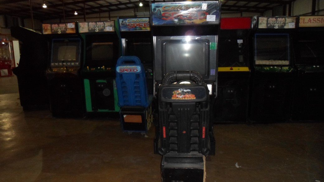 CALIFORNIA SPEED SIT-DOWN ARCADE VIDEO GAME (1 of 6)