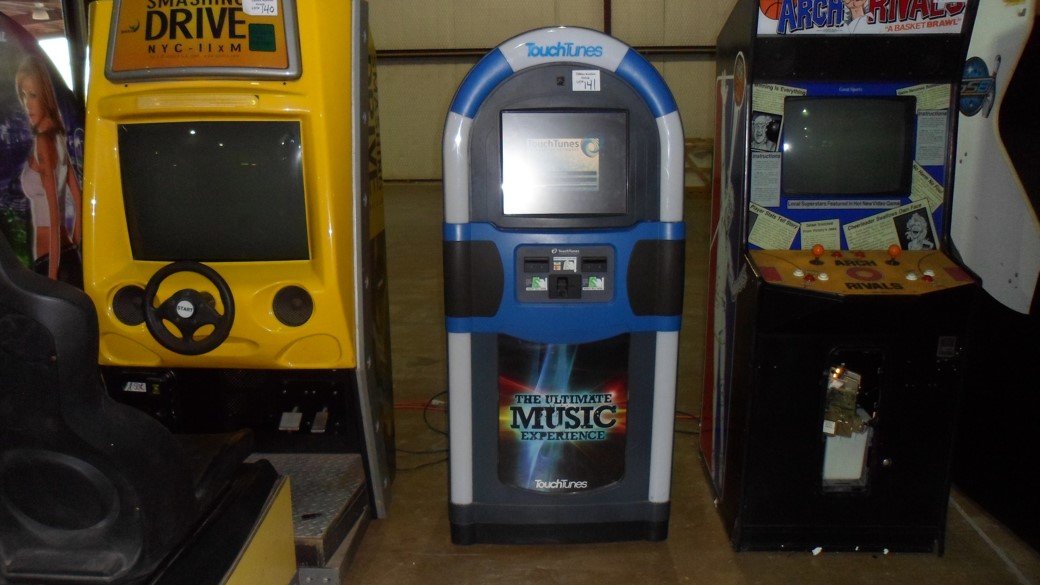 TOUCHTUNES JUKEBOX (1 of 4)