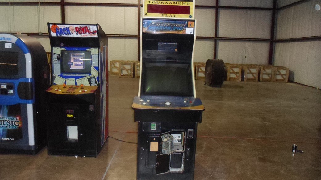 SILVER STRIKE BOWLING ARCADE VIDEO GAME (1 of 6)