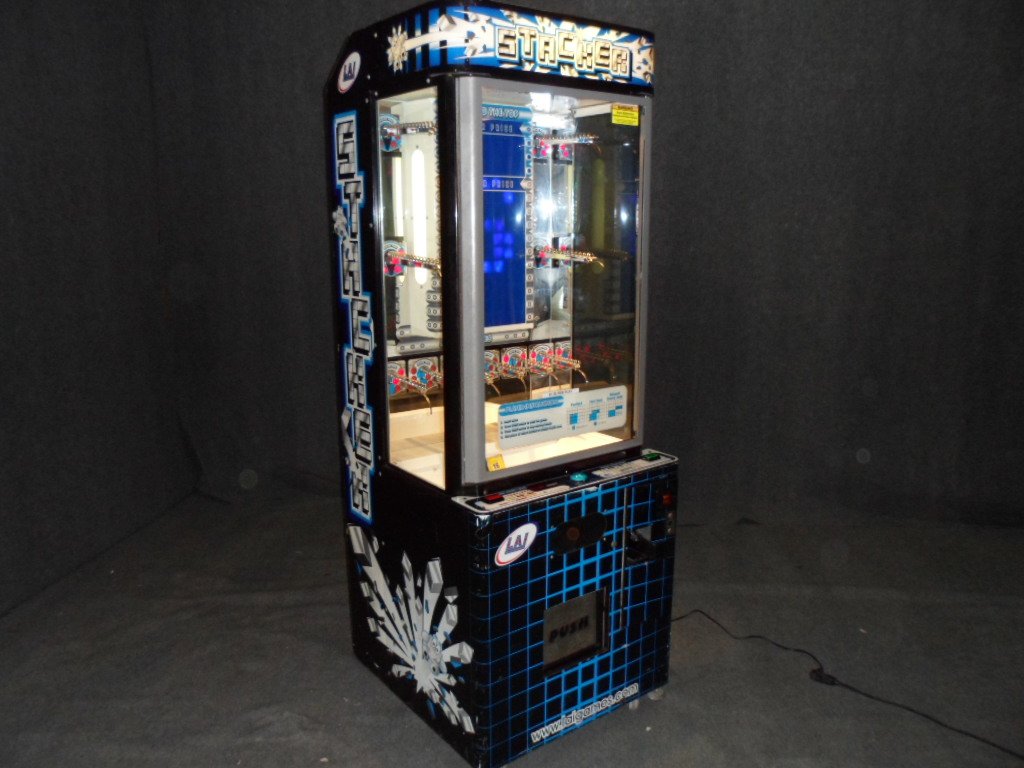 STACKER PRIZE REDEMPTION MACHINE (1 of 10)