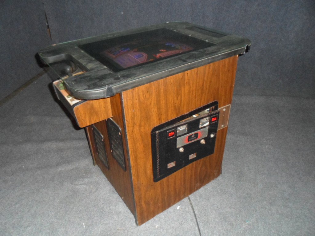 TETRIS COCKTAIL TABLE VIDEO GAME (1 of 8)