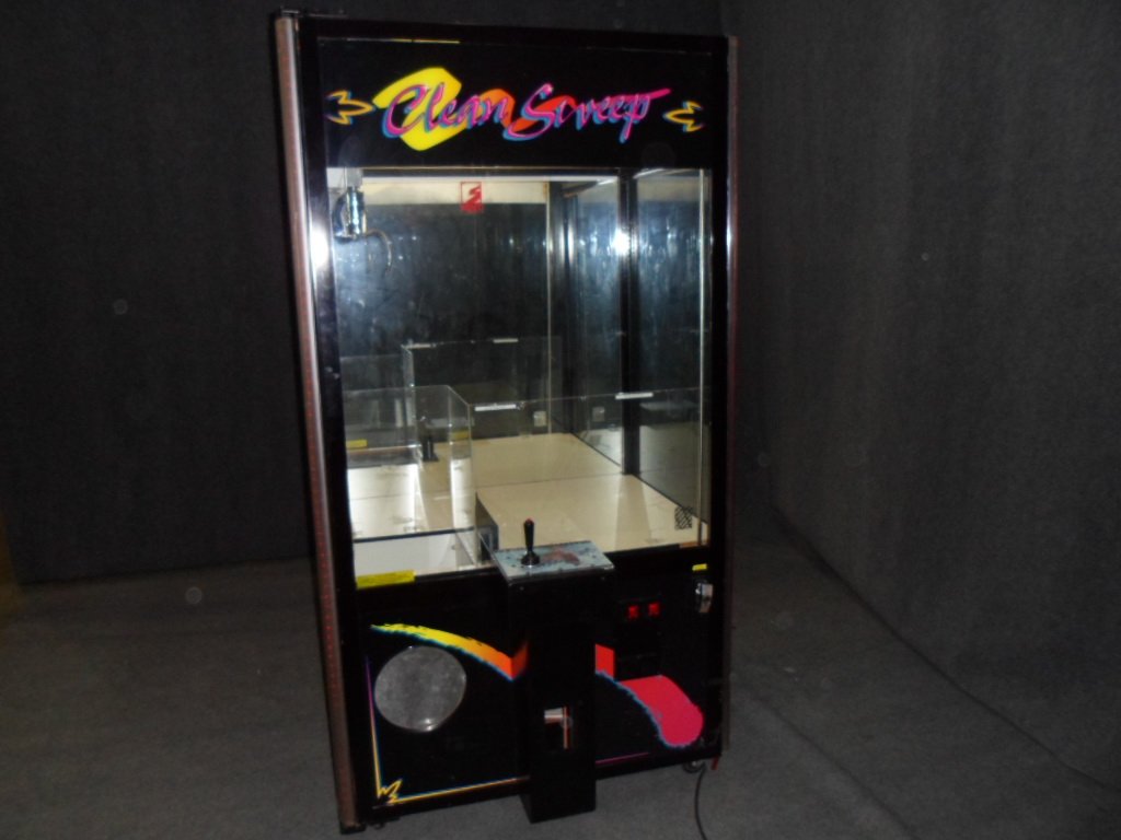 CLEAN SWEEP CLAW CRANE (1 of 9)