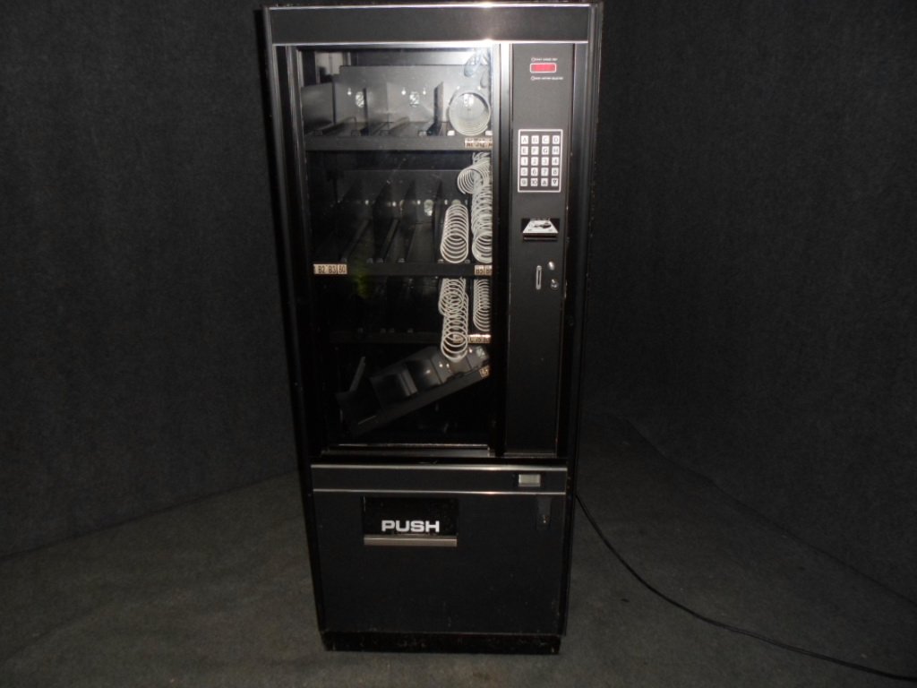 SNACK VENDING MACHINE (1 of 9)