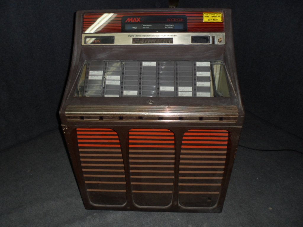 MAX 2 JUKEBOX (1 of 10)