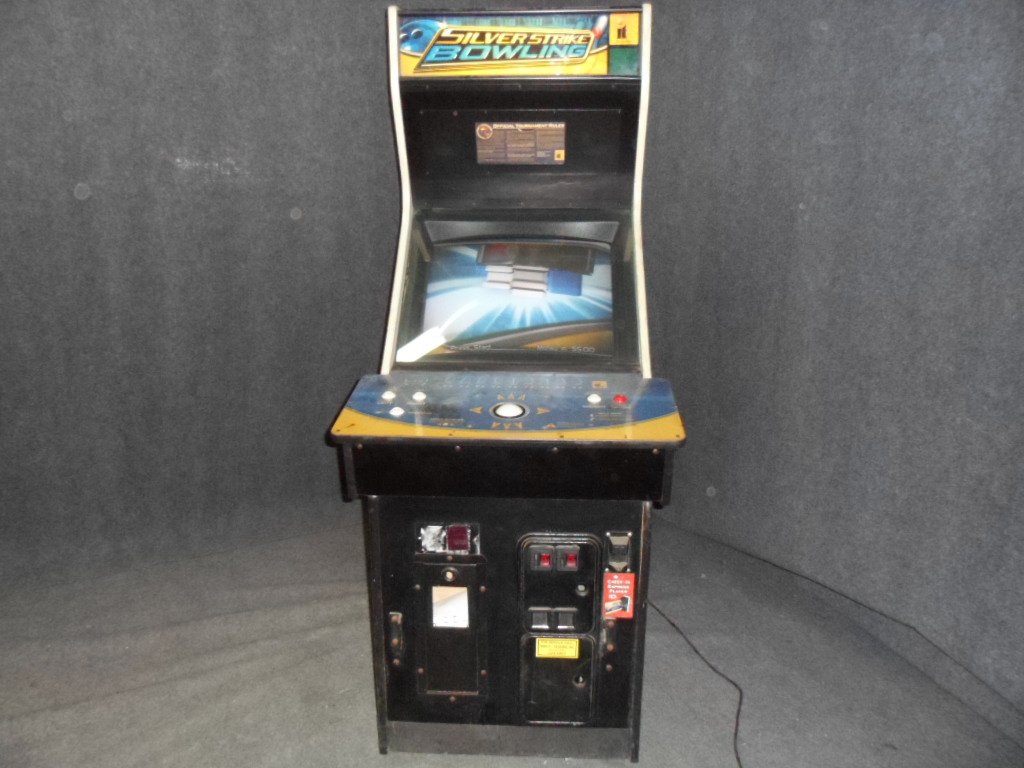 SILVER STRIKE BOWLING VIDEO GAME (1 of 8)