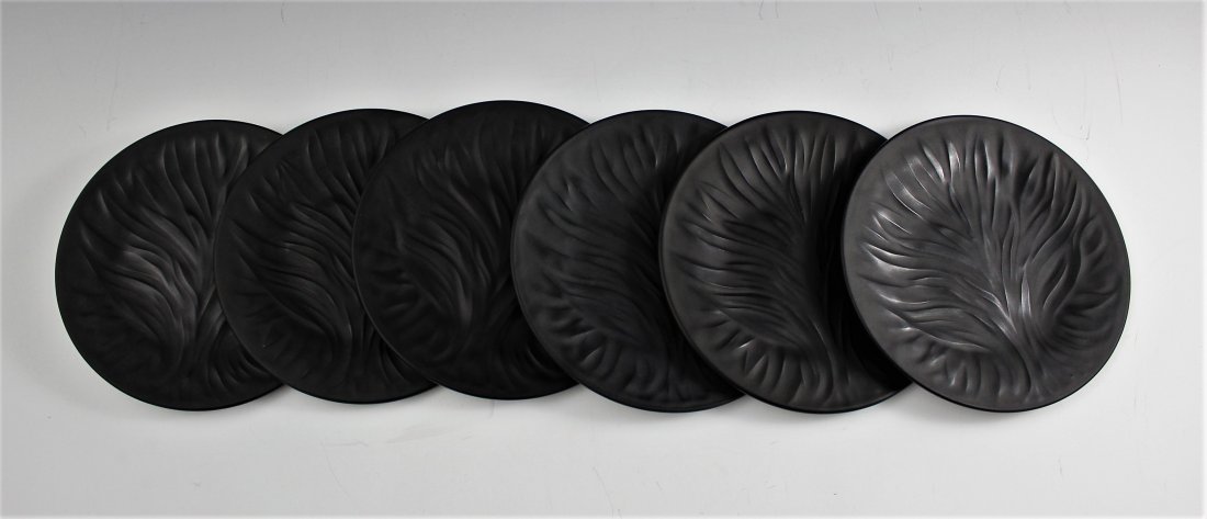 Lalique Algues Noir Plate Set (1 of 2)