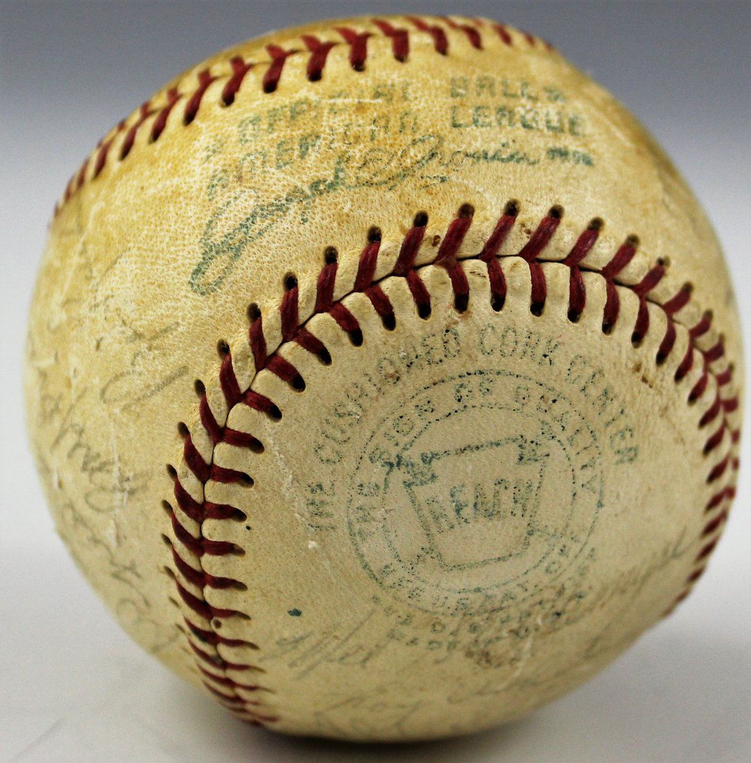 New York Yankees Team Singed Baseball (1 of 4)