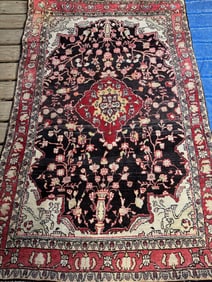 Hand Knotted Persian Sarouk Rug 4.2x6.9 ft.