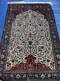 Hand Knotted Hereke Silk Rug 4.5x6.10 ft