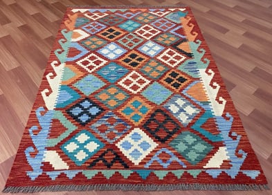 Hand Knotted kilm Rug 5x4 ft