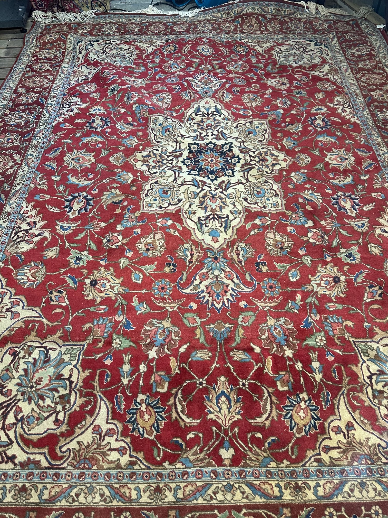 Hand Knotted Persian Tabriz Rug 9.5x13 ft: Hand Knotted Persian Tabriz Rug 9.5x13 ft