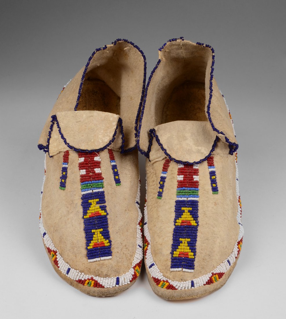 Pair of Sioux Native American Men Beaded Moccasins (1 of 6)