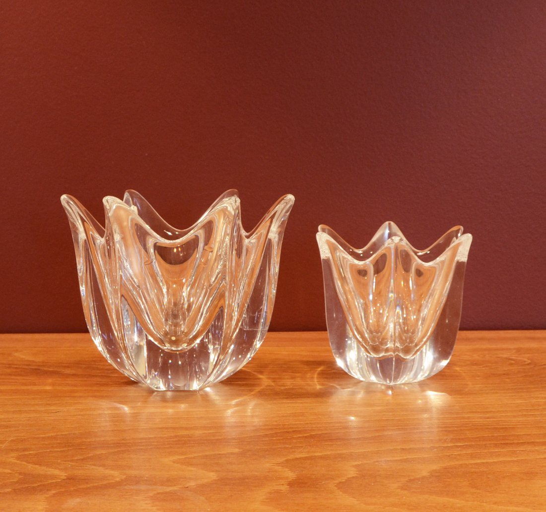 Pair of Orrefors Bowls: Very nice pair of glass Orrefors bowls with crimped edges.Size: 5 1/4" Height and 4 1/4" Height.
