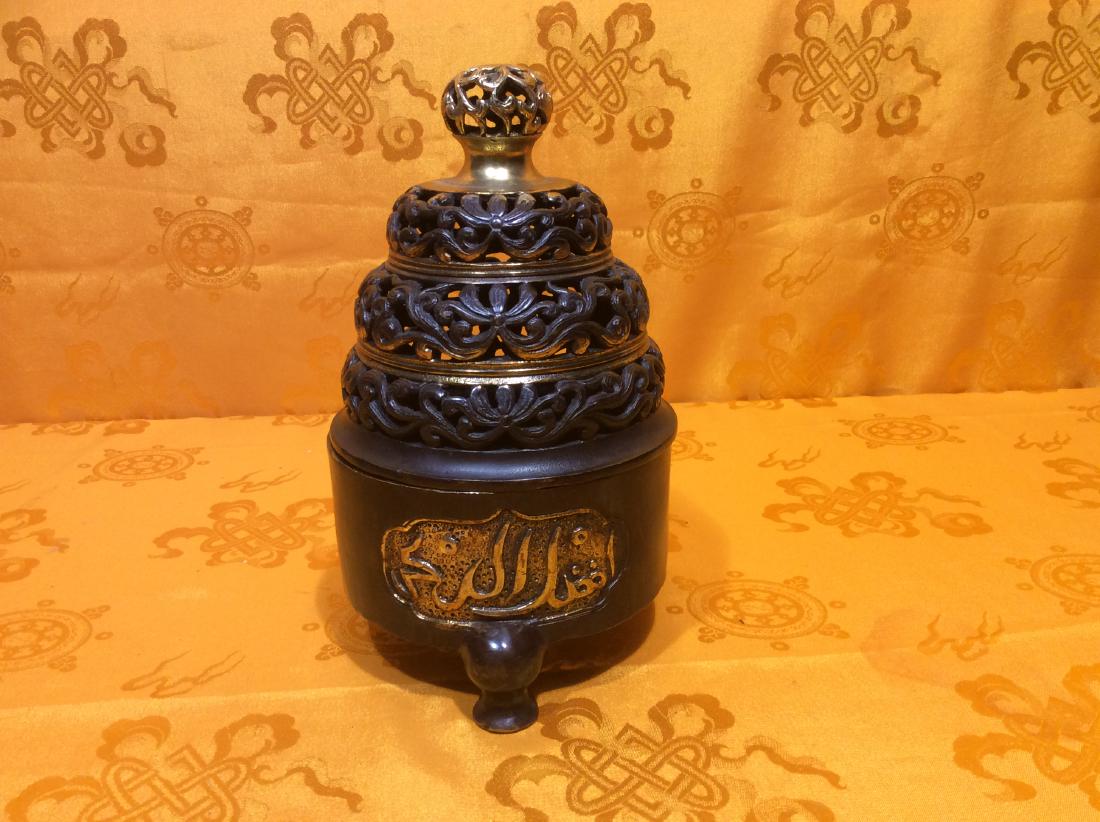 Chinese Incense Burner: Vintage Chinese gilted bronze Incense Burner with three legs, strongly and detailly built with solid bronze. 8" tall, 5" wide and 1,341 grams.