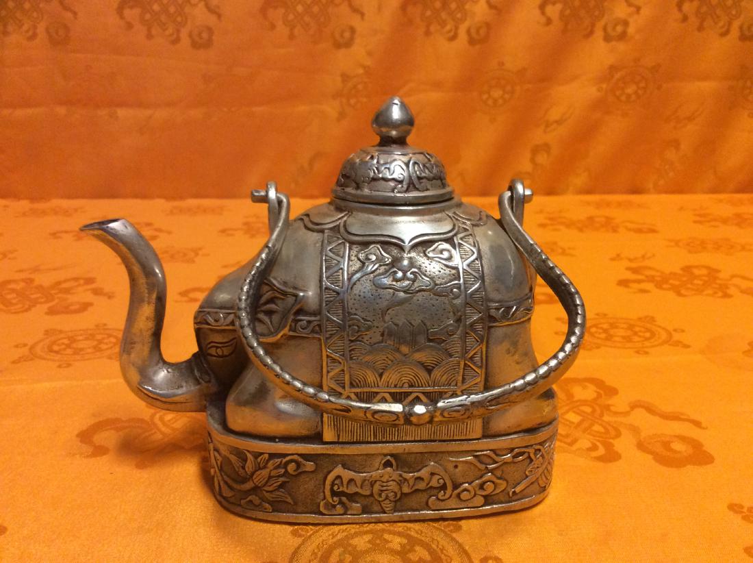 Vintage Oriental Tea Pot. (1 of 3)