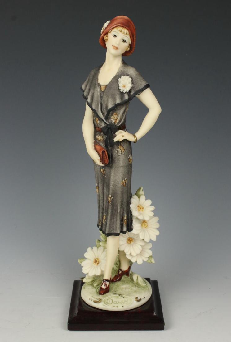Giuseppe Armani Figurine "Daisy": MANUFACTURE: Florence - Giuseppe Armani (Italy) NAME: Daisy NUMBER: 352C ISSUED: 1995 CONDITION: Excellent. No chips, no cracks. NO BOX. HEIGHT: 9 1/2 inch / 24 cm WIDTH: 3 1/4 inch / 8 cm DEEP: 3 1/4